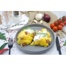 mamaliguta cu branza, smantana si carnati