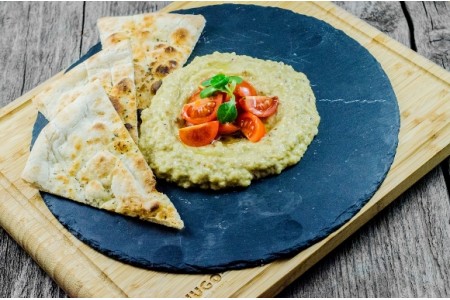 Salata de vinete cu rosii cherry si focaccia