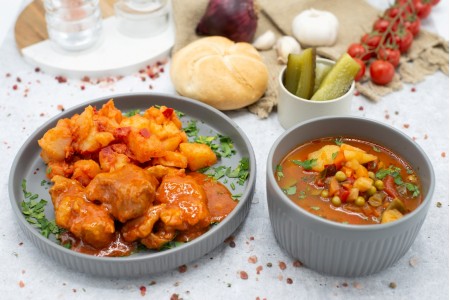 meniu/c.legume/friptura porc/c.taranesti/s.castraveti/chifla